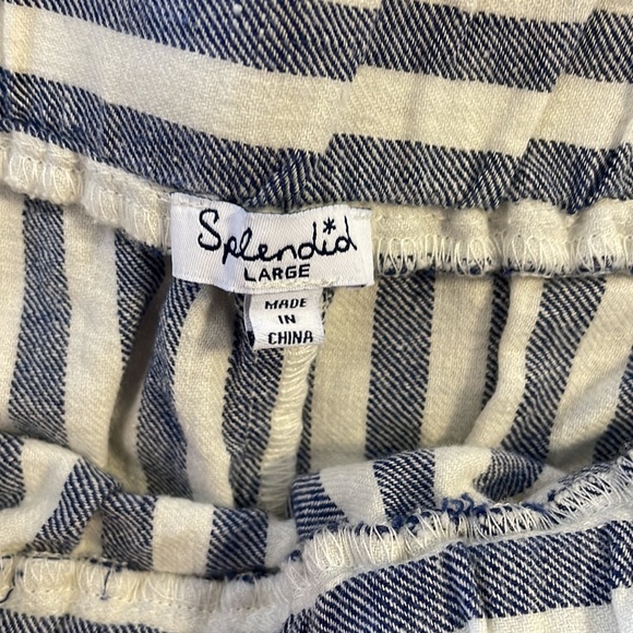 NWOT Cute splendid shorts! Size large - Picture 2 of 4